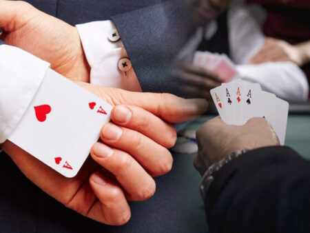 Scandalo nel Poker: Sospetti di Cheating con Microcamere Nascoste